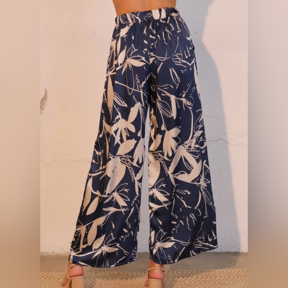 Dreaming Lily Satin Pocket Pants - Picture 4 of 4